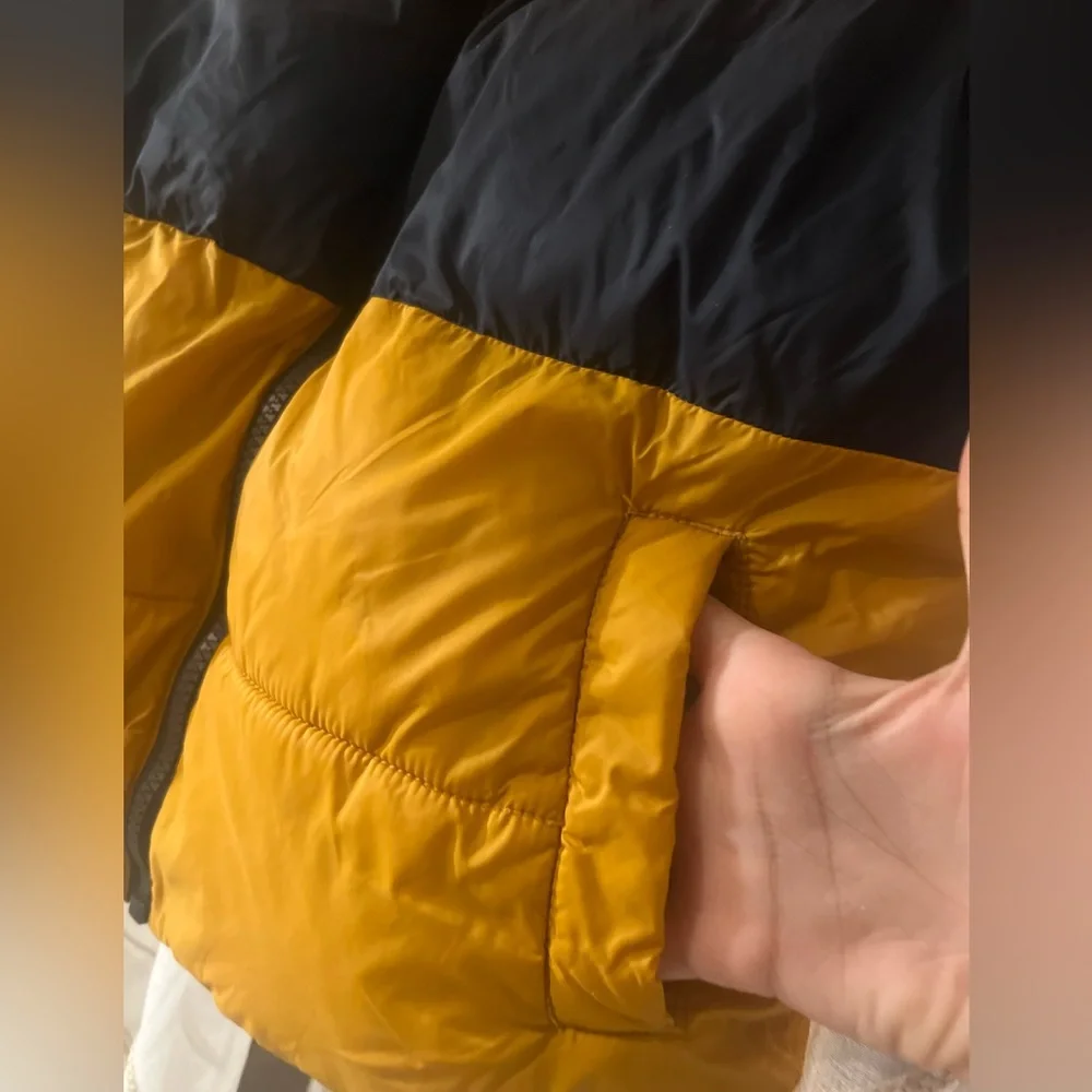 Old Navy Black and Yellow Puffer Vest EUC